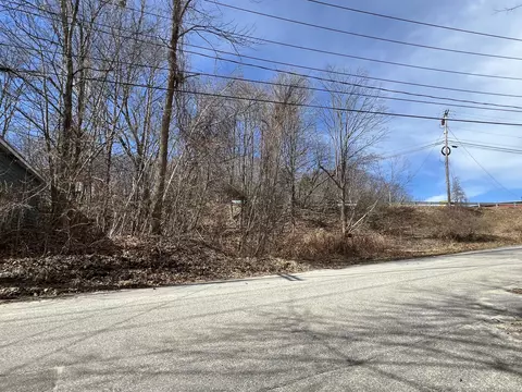9 Hutchins St, Auburn, ME 04210