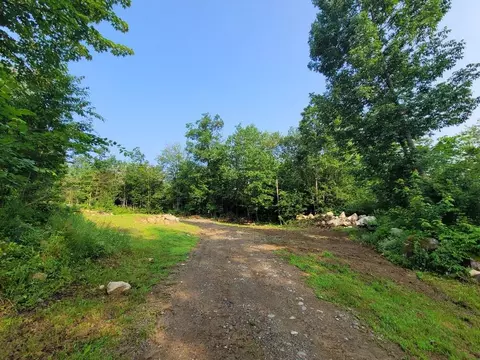 88 Bridge St, Phillips, ME 04966