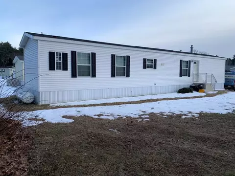6 Pinetree Ln, Lewiston, ME 04240