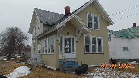 8 North St, Brownville, ME 04414
