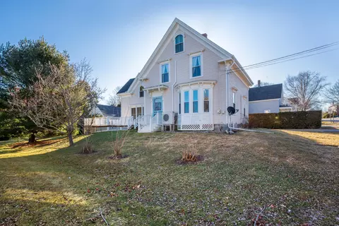 10 Willow St, Camden, ME 04843