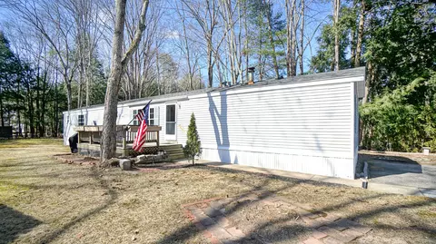 68 Hemlock Dr, Gorham, ME 04038