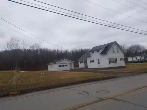 42 Benjamin St, Mars Hill, ME 04758