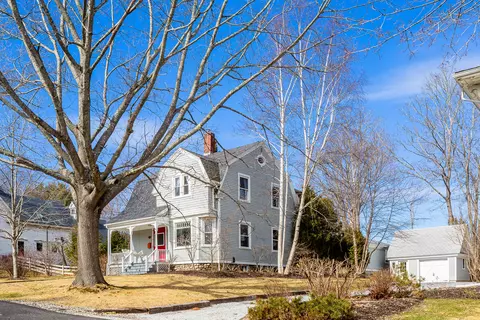 7 Pearl St, Camden, ME 04843