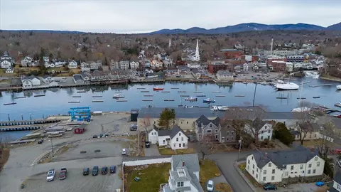 39 Sea St, Camden, ME 04843