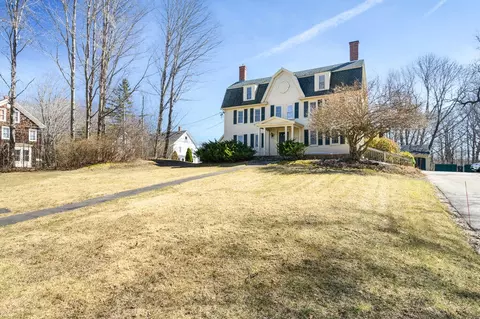 13 Grove St #5, Kennebunk, ME 04043