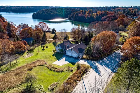 15 Sunshine Rd, Deer Isle, ME 04627