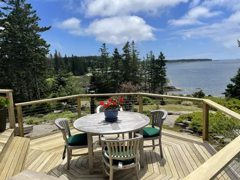 7 Blair Rd, Vinalhaven, ME 04863