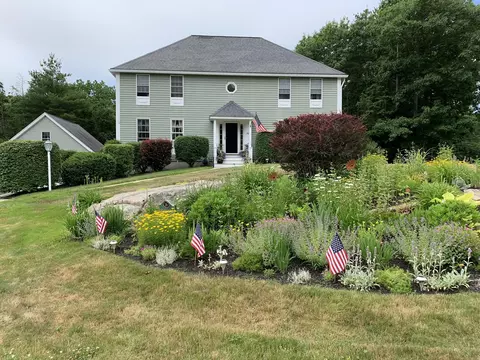 16 Sparrow Ln, York, ME 03909