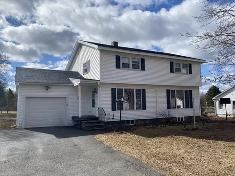 74 Exeter Rd, Corinth, ME 04427