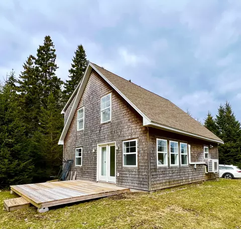 40 Cobb Ln, Southwest Harbor, ME 04679