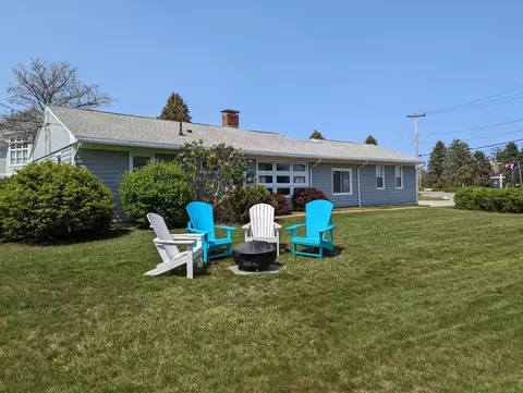 1 Gooch Ave, Kennebunk, ME 04043