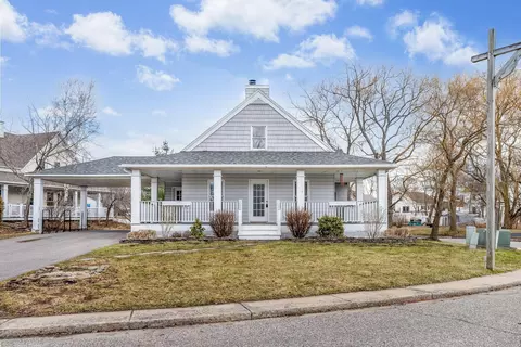 15 Willow Ln, Portland, ME 04102