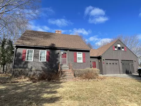 51 North St, East Millinocket, ME 04430