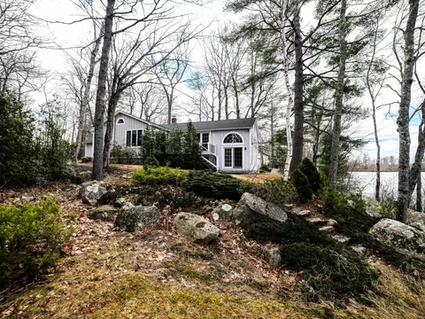 15 Hayes Landing Rd, Augusta, ME 04330