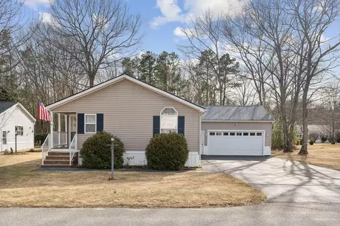 31 Candlewood Dr, Lyman, ME 04002