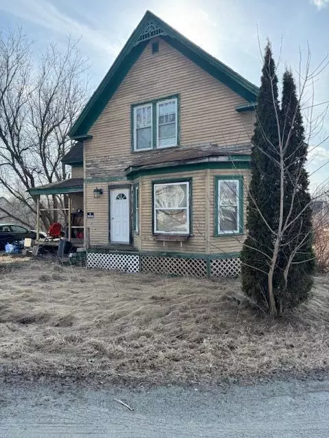 110 Commercial St, Hartland, ME 04943
