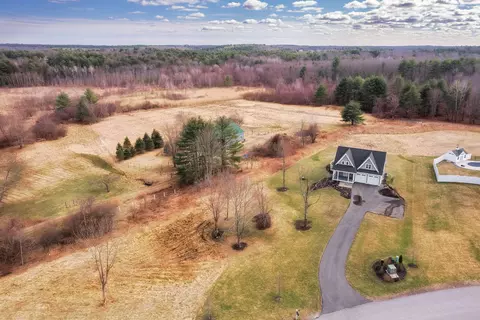 14 Whittaker Dr, Stratham, NH 03885
