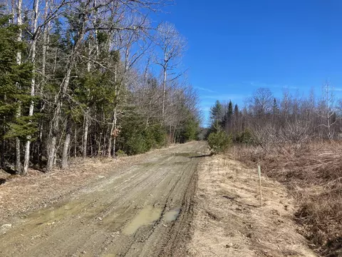40 Gh Lord Rd, Detroit, ME 04929