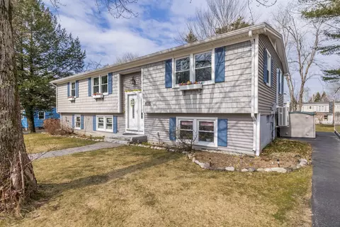 77 Dole Dr, Portland, ME 04103