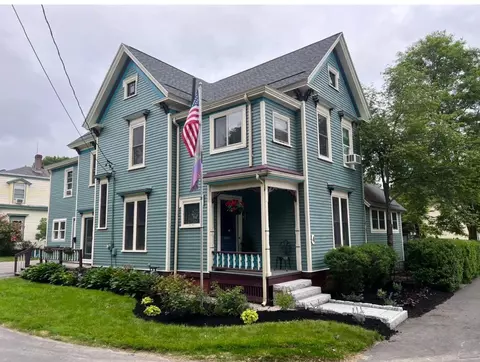 4 Holyoke St, Brewer, ME 04412