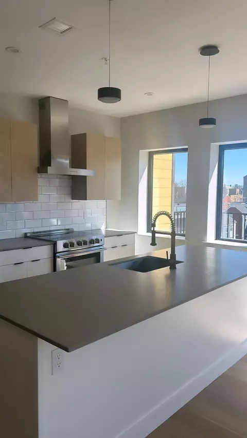 75 Chestnut St #702, Portland, ME 04101