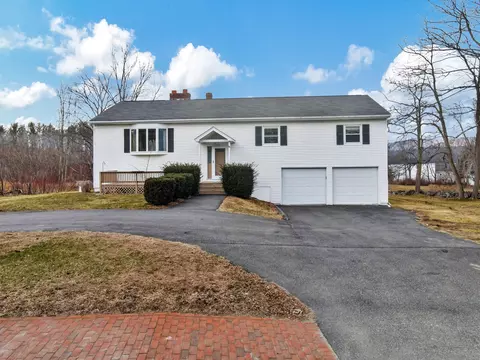 58 Main St, Belgrade, ME 04917