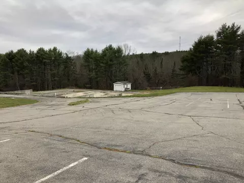 1240 N Main St, Winterport, ME 04496