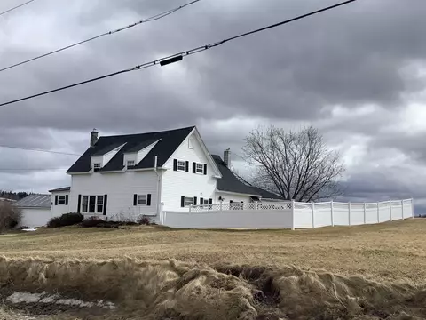 12 Noyes Rd, Limestone, ME 04750