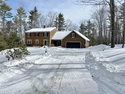 30 Tallyrand Dr, Winthrop, ME 04364