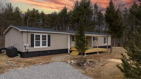 557 Bunker Hill Rd, Warren, ME 04864