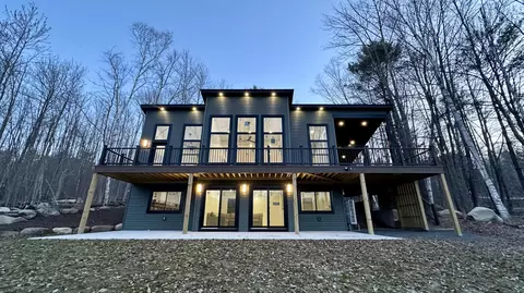 10 Preston St, Wilton, ME 04294