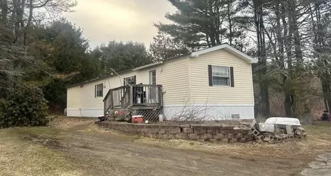 202 Hallowell Rd, Chelsea, ME 04330