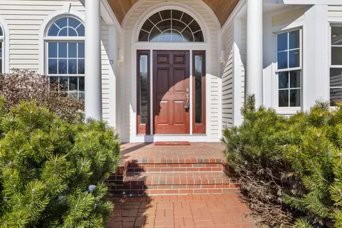 15 Carriage Hl, North Yarmouth, ME 04097