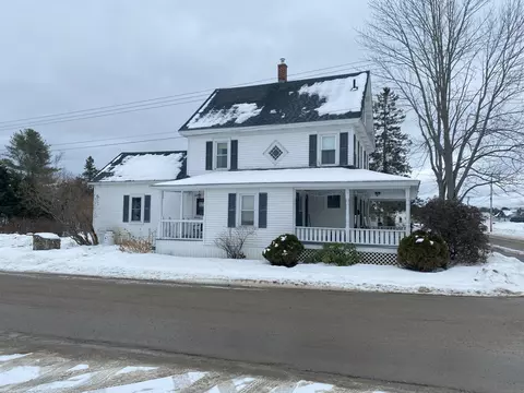 31 School St, Lincoln, ME 04457
