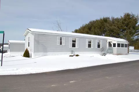 1 Tirrell Ave, Mechanic Falls, ME 04256