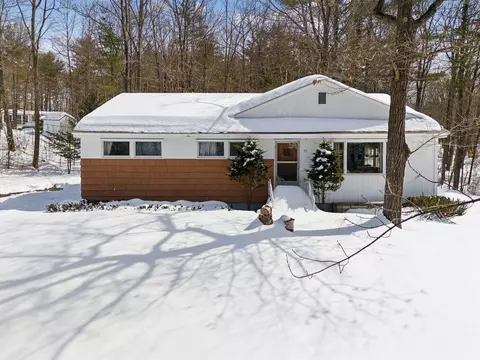 25 Munsey Ave, Livermore Falls, ME 04254