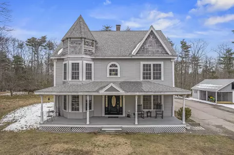 20 County Rd, York, ME 03902