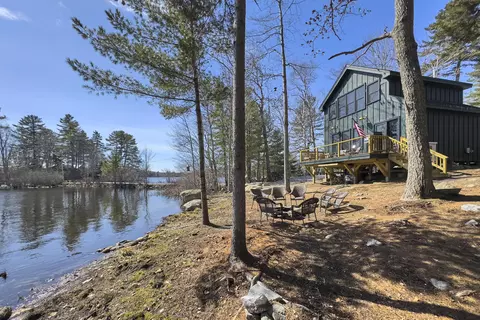 46 Island Ln, Hope, ME 04847