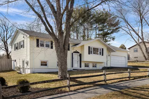 31 Constitution Dr, Westbrook, ME 04092