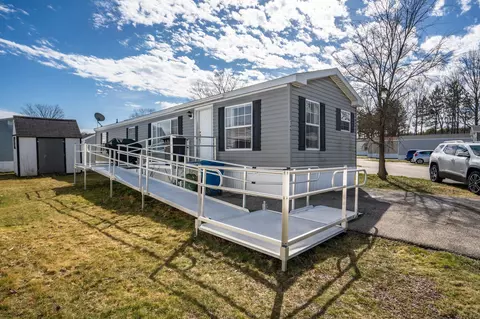 12 Blackberry Pl, Kittery, ME 03904
