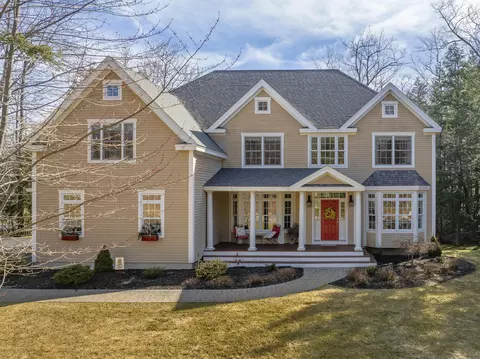 5 Olympic Dr, Falmouth, ME 04105