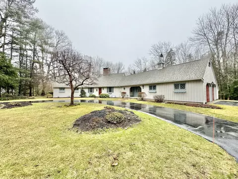 25 Fairfield Dr, Kennebunk, ME 04043