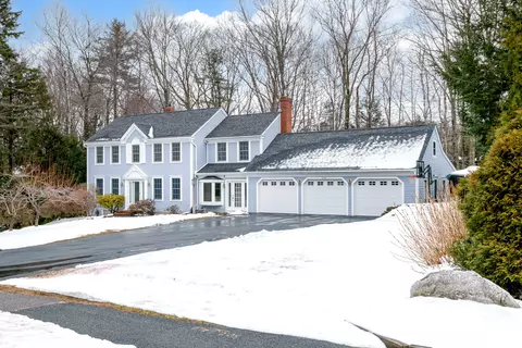 320 Oakwood Dr, Yarmouth, ME 04096