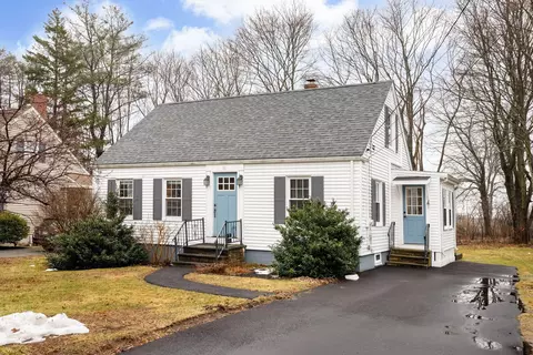 11 Hall St, Portland, ME 04103