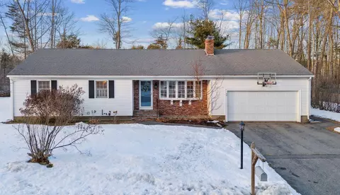 40 Bouchard Dr, Brunswick, ME 04011