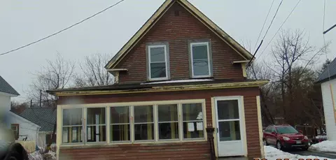 35 Riverside St, Milo, ME 04463