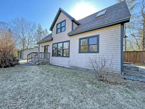 958 Pleasant St, Blue Hill, ME 04614