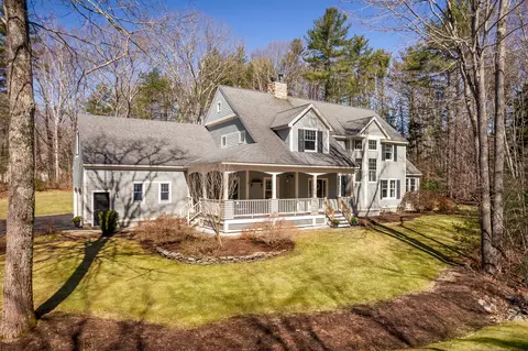 3 Surrey Ln, Kennebunk, ME 04043