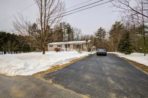 14 Smith St, West Paris, ME 04289